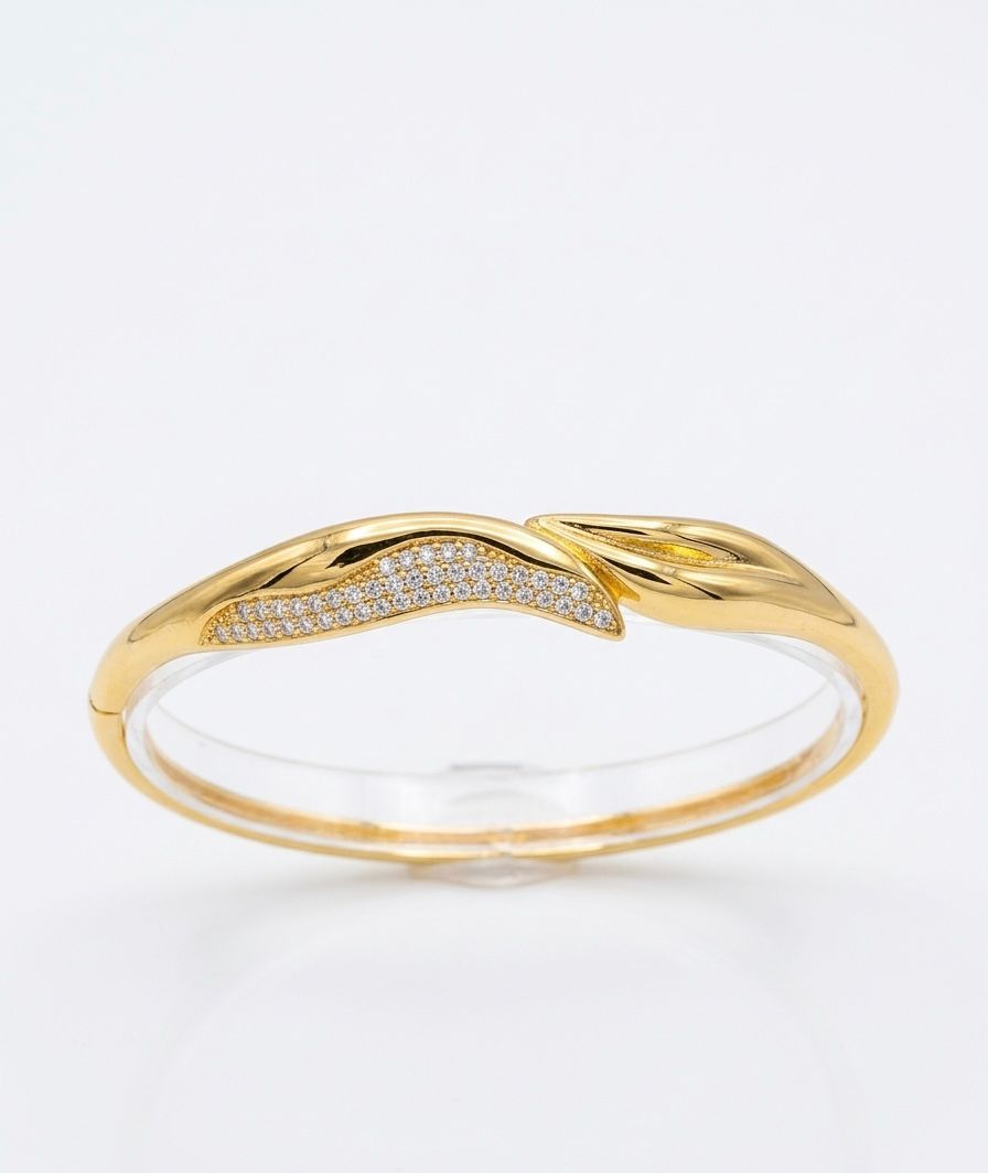 Hinged bangle bracelet